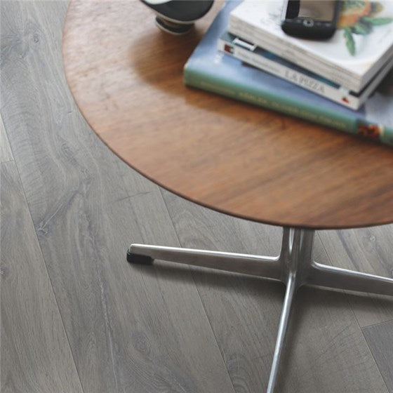 Opdag PERGO Modern Urban Grey Eg Laminatgulv - Vejrægte Finish, Vandafvisende Teknolo - Tykkelse: 8 mm Bredde: 190 mm Længde: 1380 mmgi